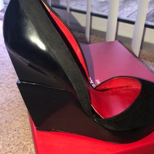 Wedge heel shoe